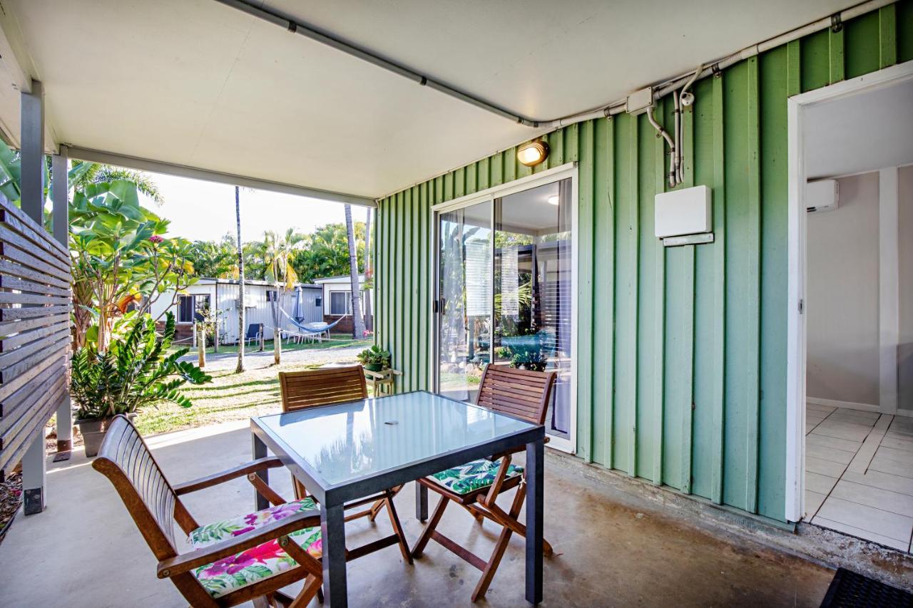 Bush Village Holiday Cabins Airlie Beach Exterior photo