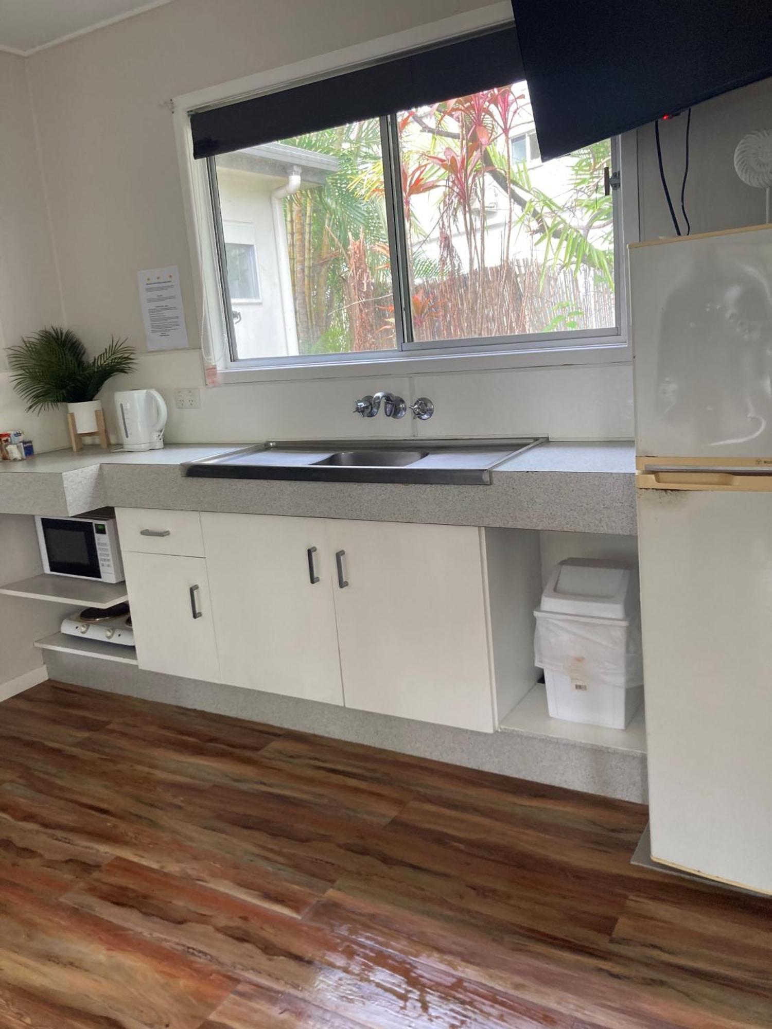 Bush Village Holiday Cabins Airlie Beach Exterior photo