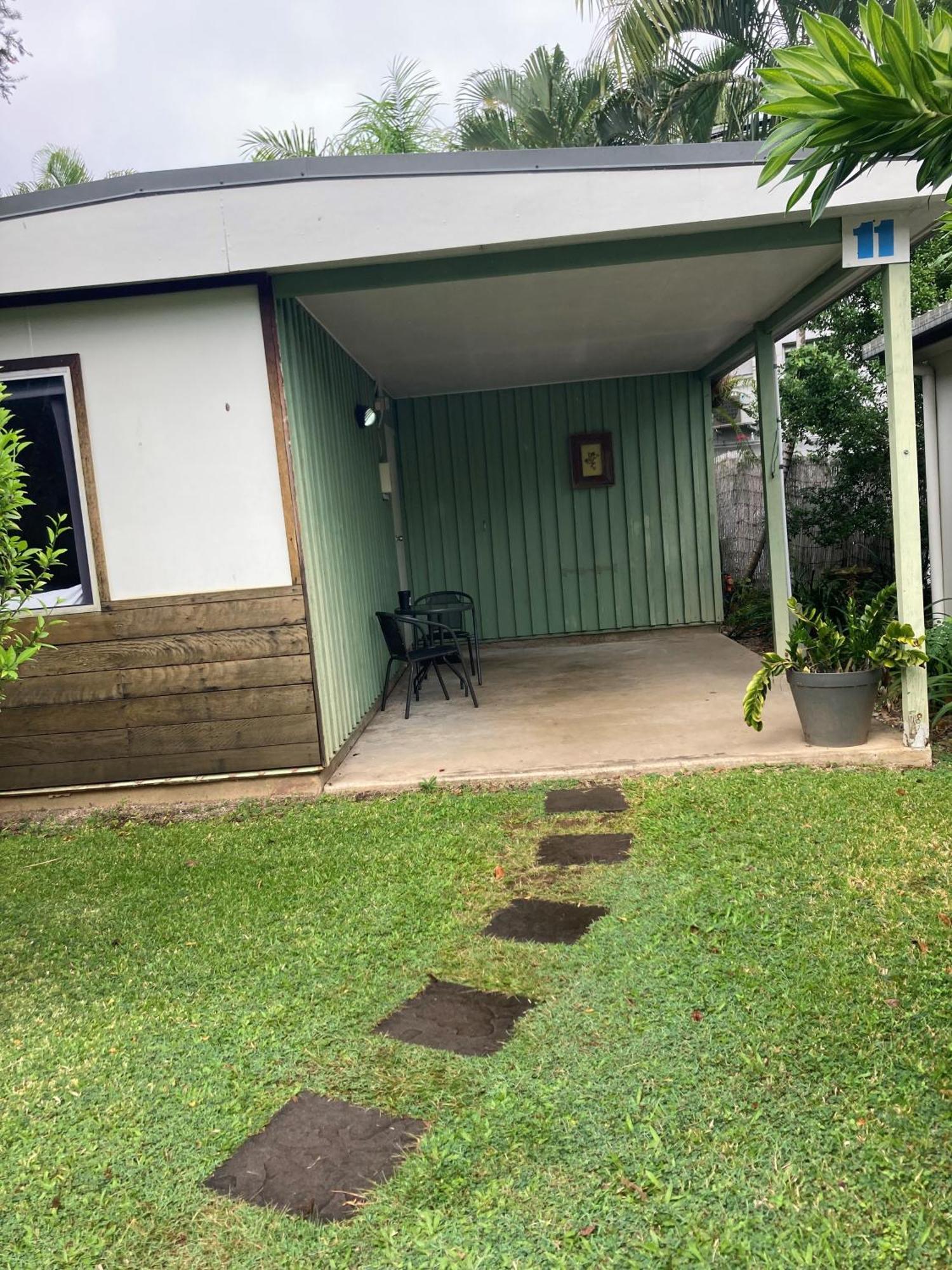 Bush Village Holiday Cabins Airlie Beach Exterior photo
