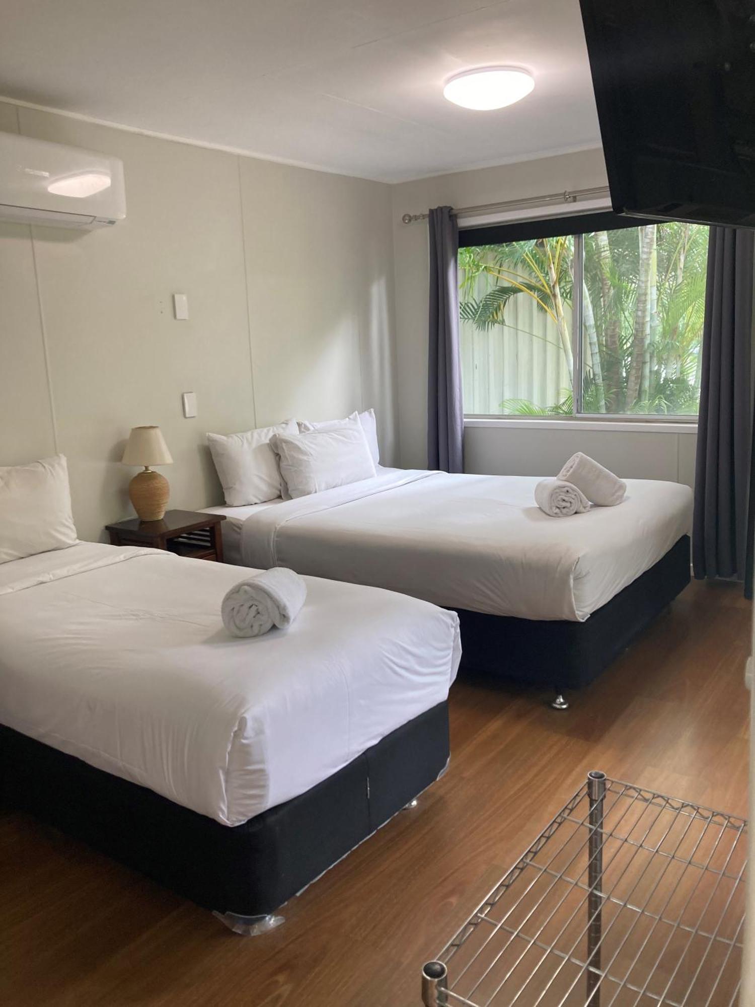 Bush Village Holiday Cabins Airlie Beach Exterior photo