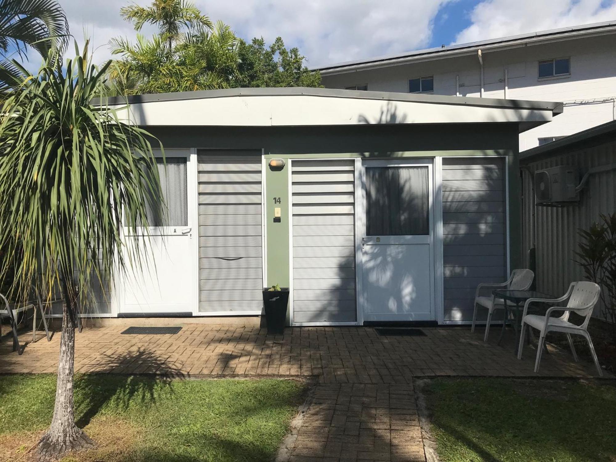 Bush Village Holiday Cabins Airlie Beach Exterior photo