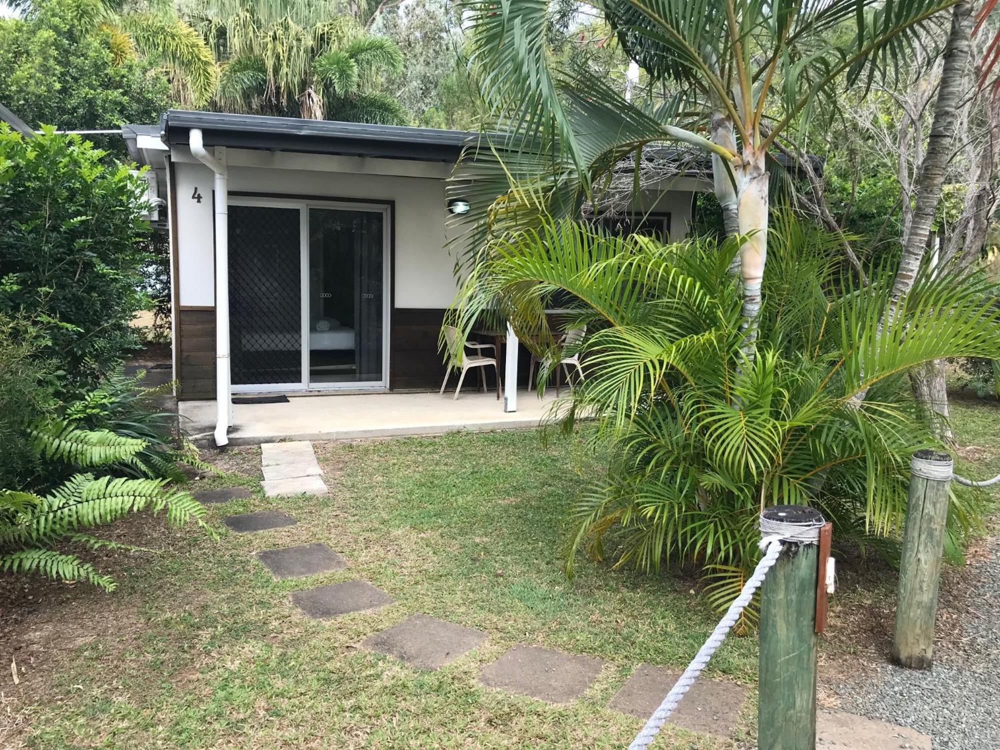 Bush Village Holiday Cabins Airlie Beach Exterior photo