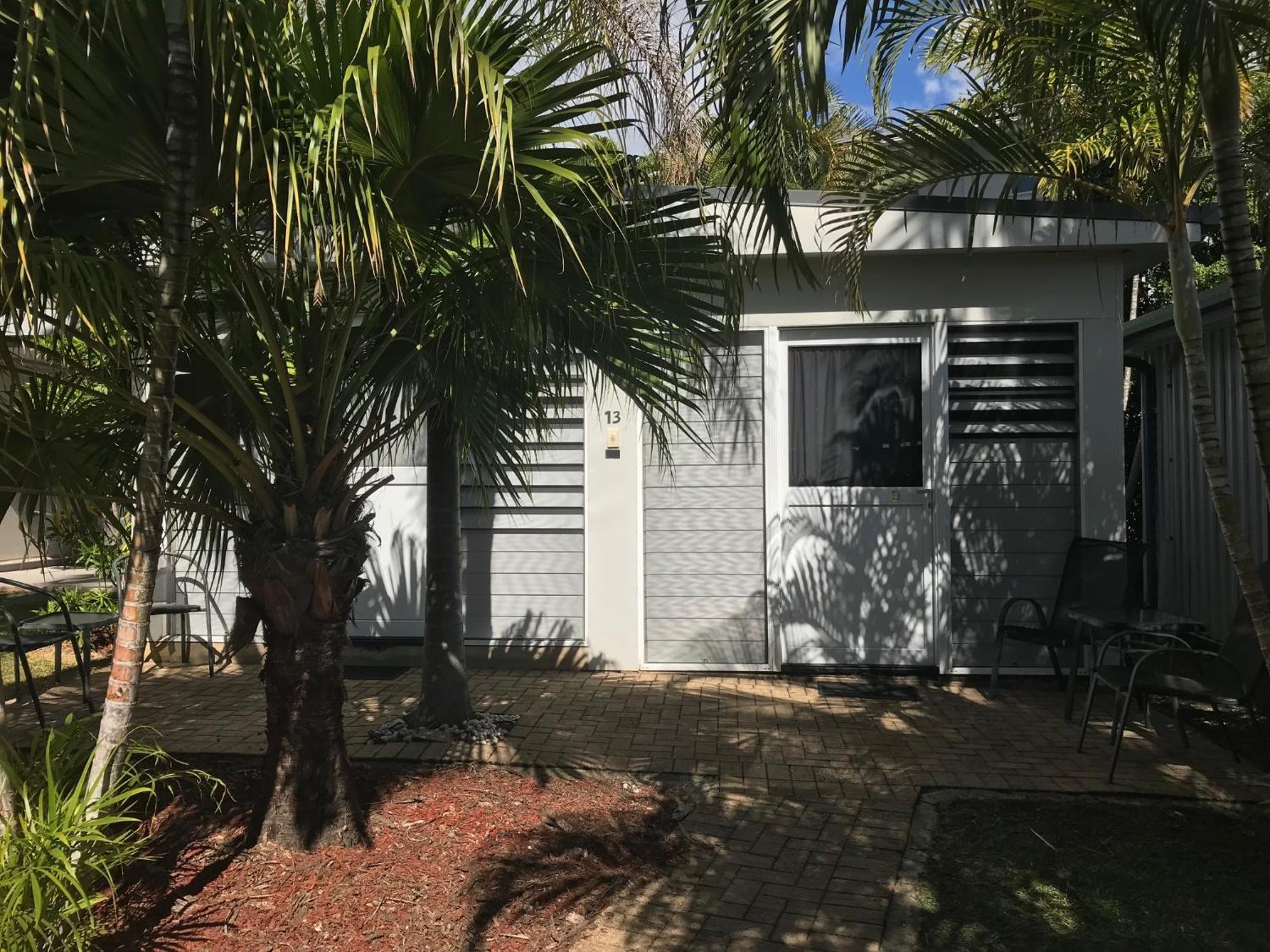 Bush Village Holiday Cabins Airlie Beach Exterior photo