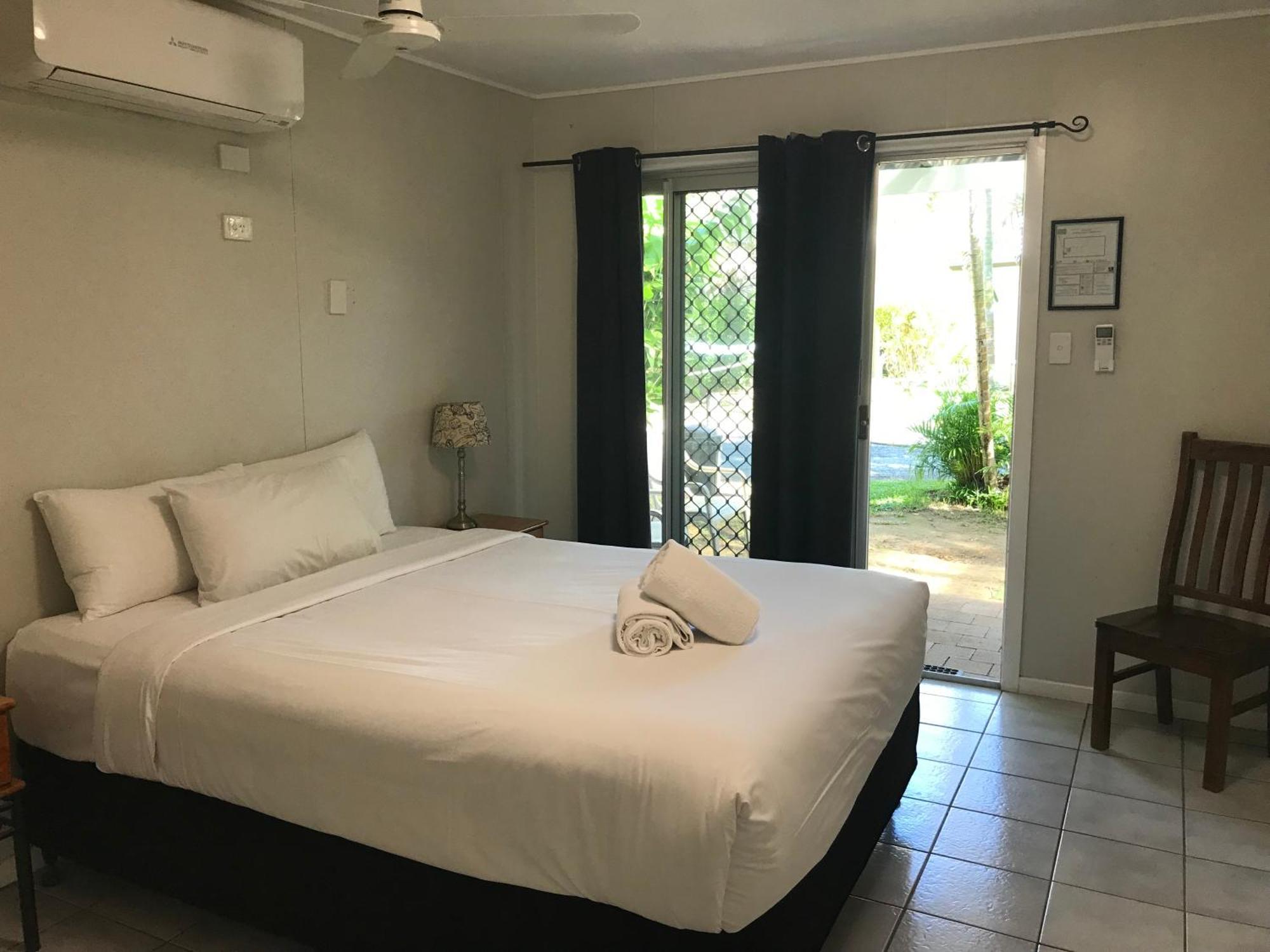 Bush Village Holiday Cabins Airlie Beach Exterior photo