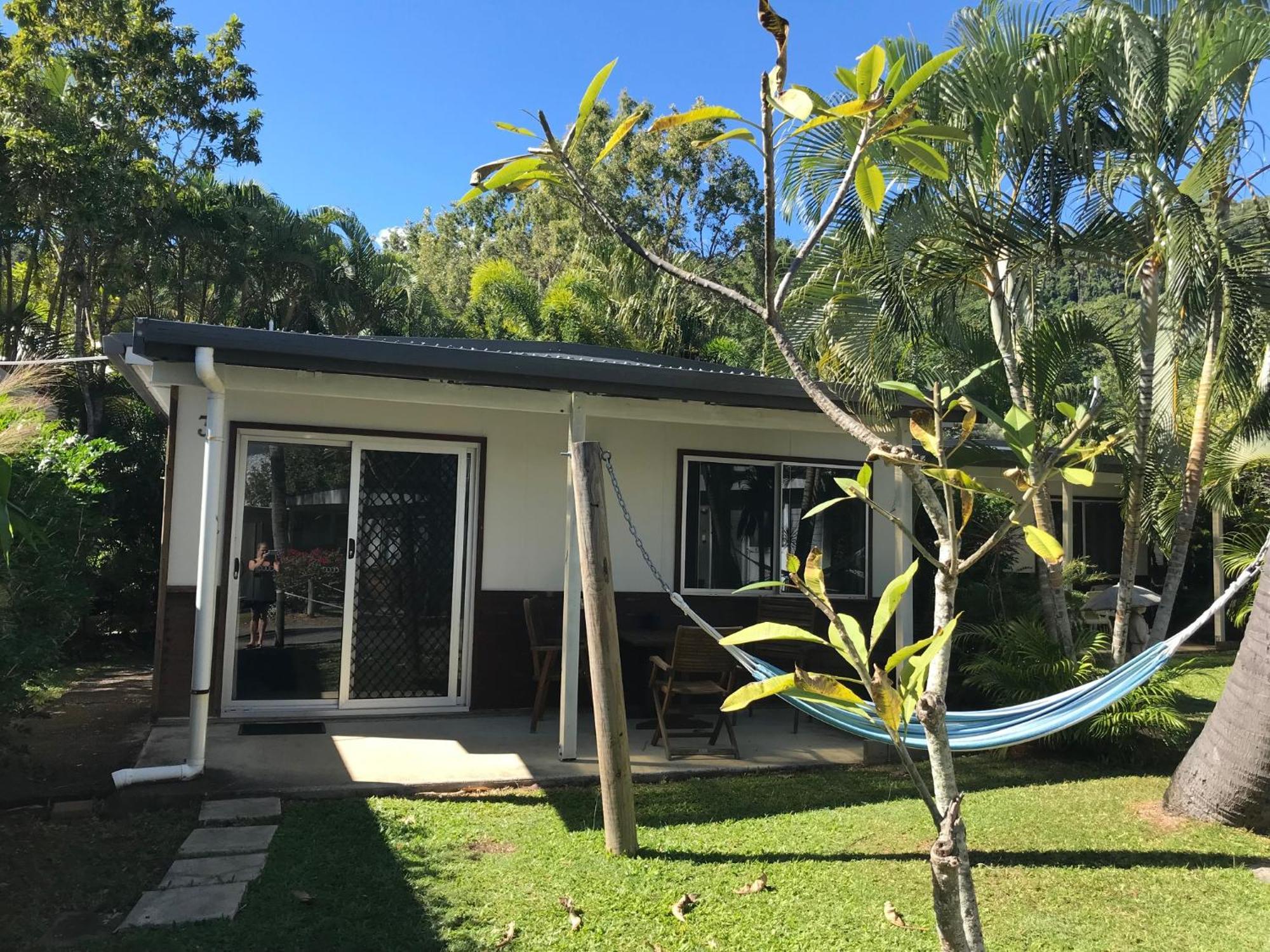 Bush Village Holiday Cabins Airlie Beach Exterior photo
