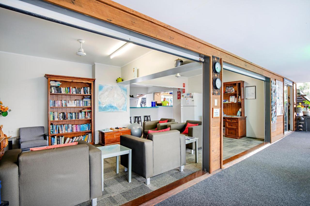 Bush Village Holiday Cabins Airlie Beach Exterior photo